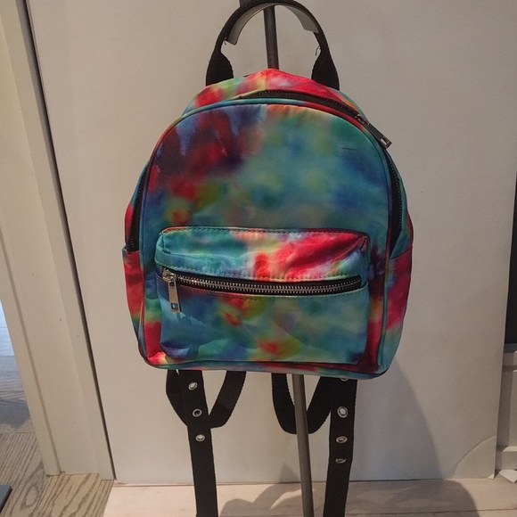 🍀🌺👠Small backpack by forever 21 🌸🍀🌺 - Picture 4 of 6